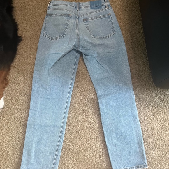 Abercrombie boyfriend mid rise jean. - Picture 5 of 5